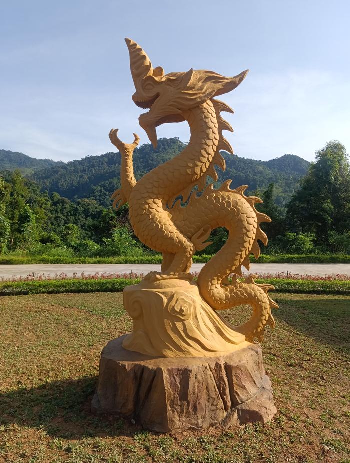 Tượng rồng xi măng kích thước lớn, điểm nhấn ấn tượng cho không gian công viên chủ đề rộng