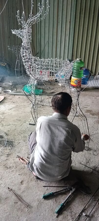 Khung đèn led hươu nai hoàn thiện tại xưởng Bình An trước khi giao công trình