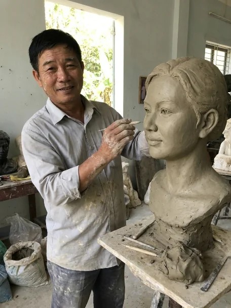 Nghệ nhân điêu khắc tượng xi măng Bình An tạo hình chi tiết
