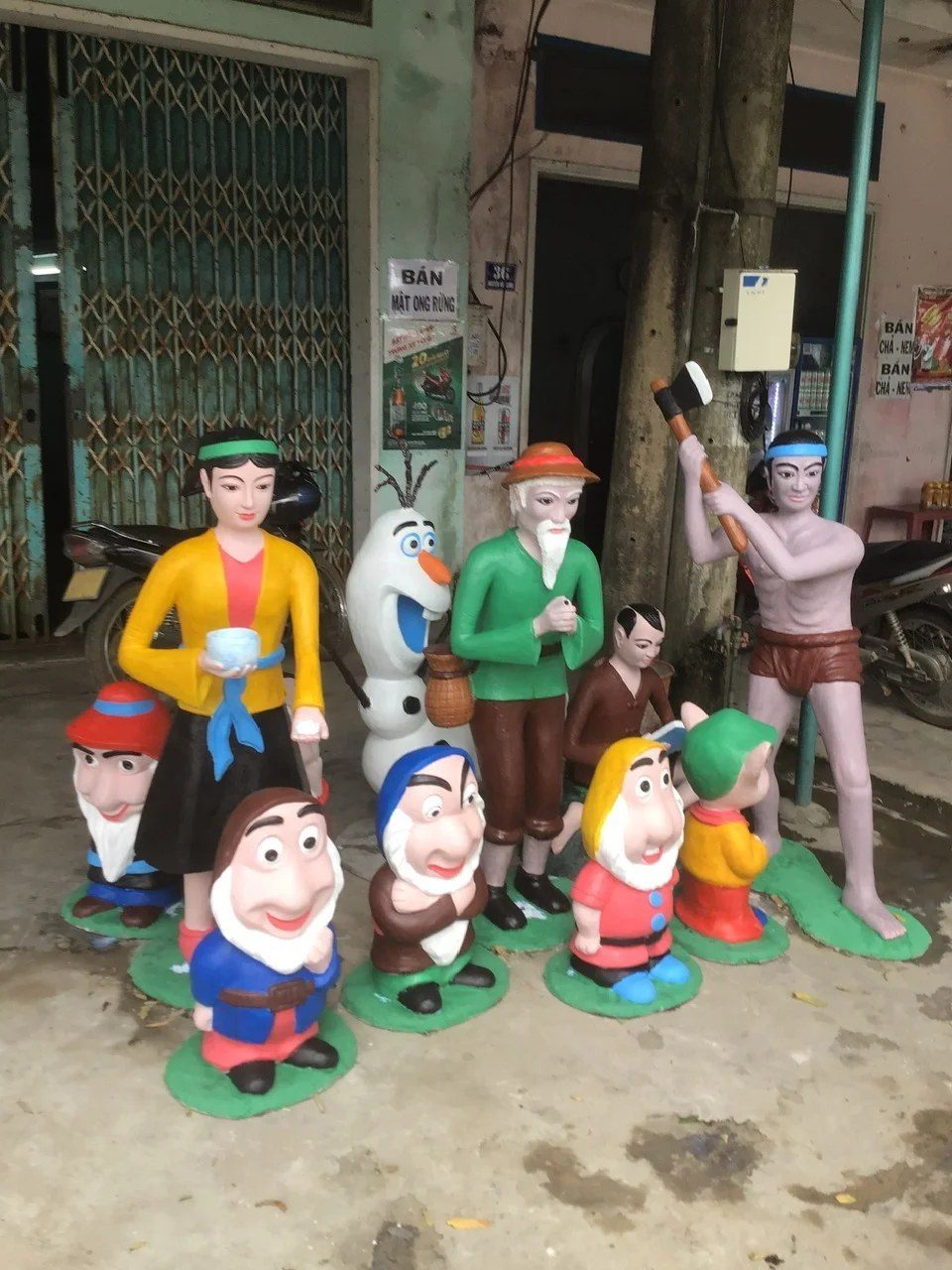 Nhóm tượng 7 chú lùn xi măng thành phẩm chụp tại xưởng Bình An