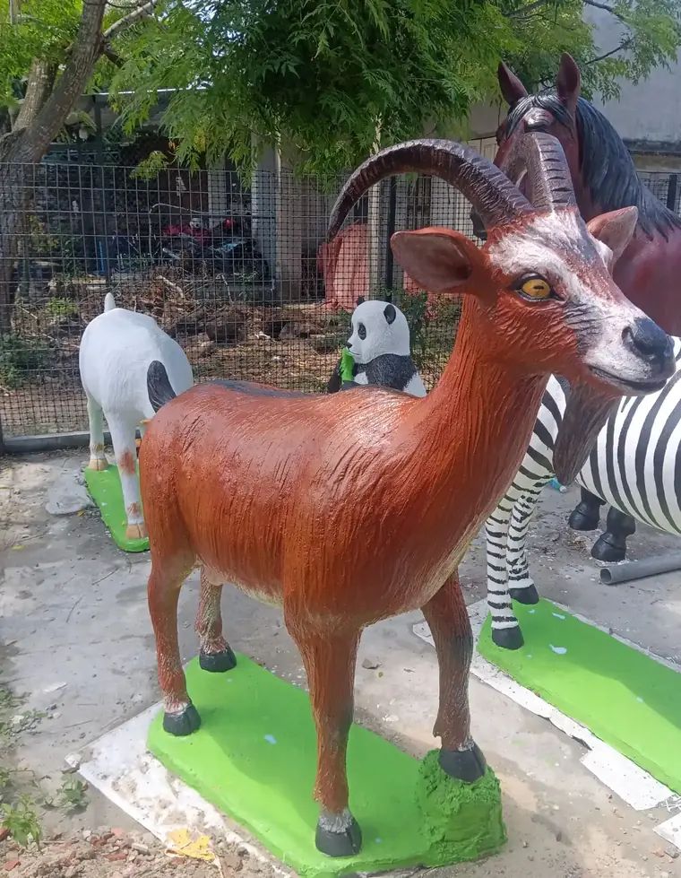 Tượng dê xi măng trang trí sân vườn tiểu cảnh