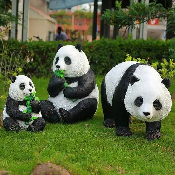 Tượng gấu trúc xi măng đặt tại công viên