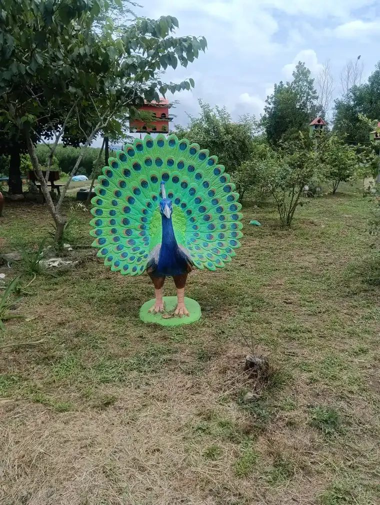 Tượng công xi măng trang trí công viên tại xưởng Bình An