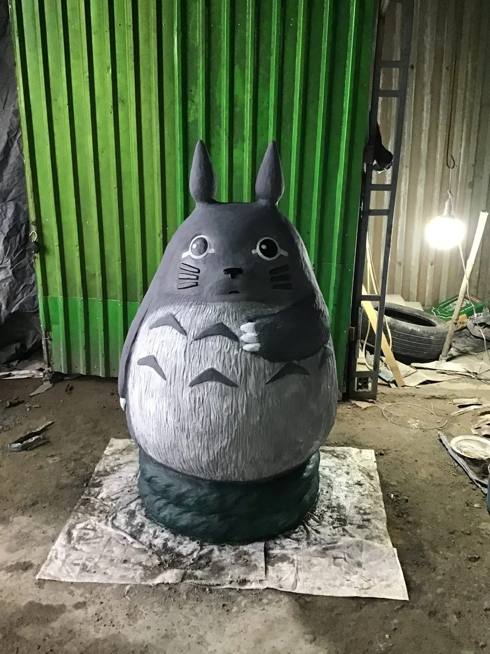 tuong totoro xi mang chup anh cuoi