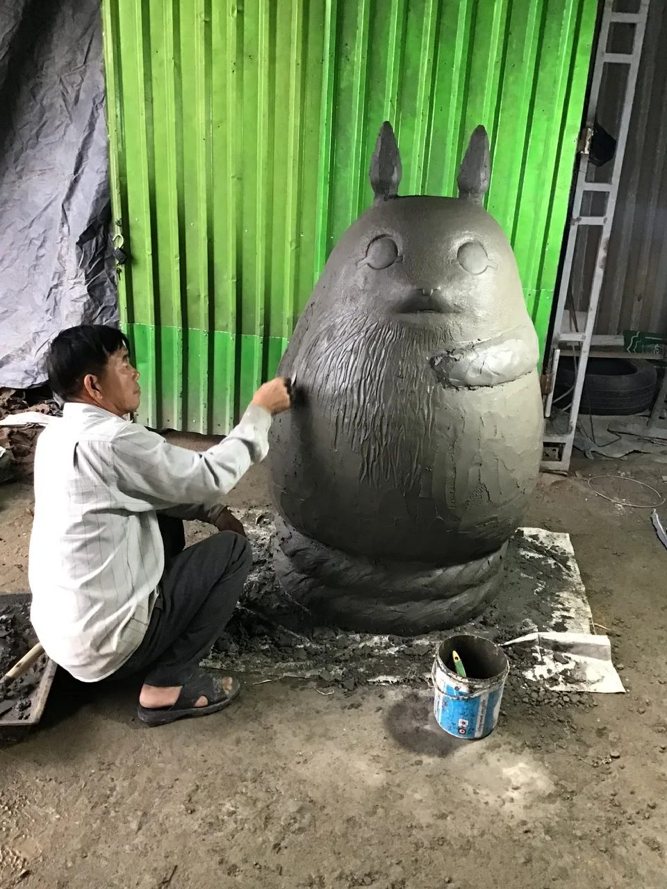 tuong totoro xi mang dap tay chi tiet