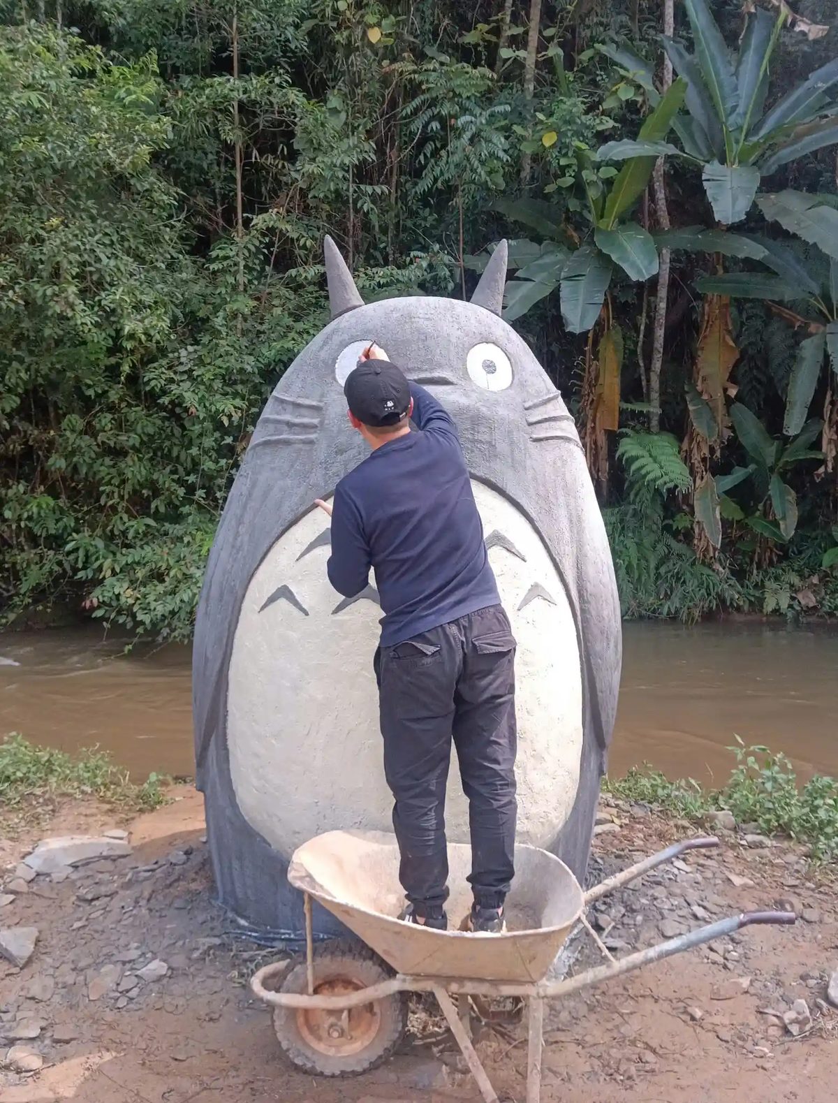 Tượng Totoro Xi Măng Đắp Tay Tại Đà Nẵng – Xưởng Bình An