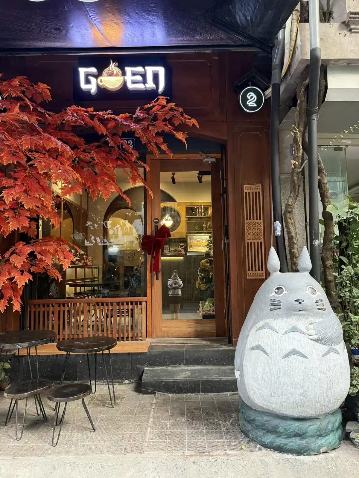 tuong totoro xi mang trang tri san vuon