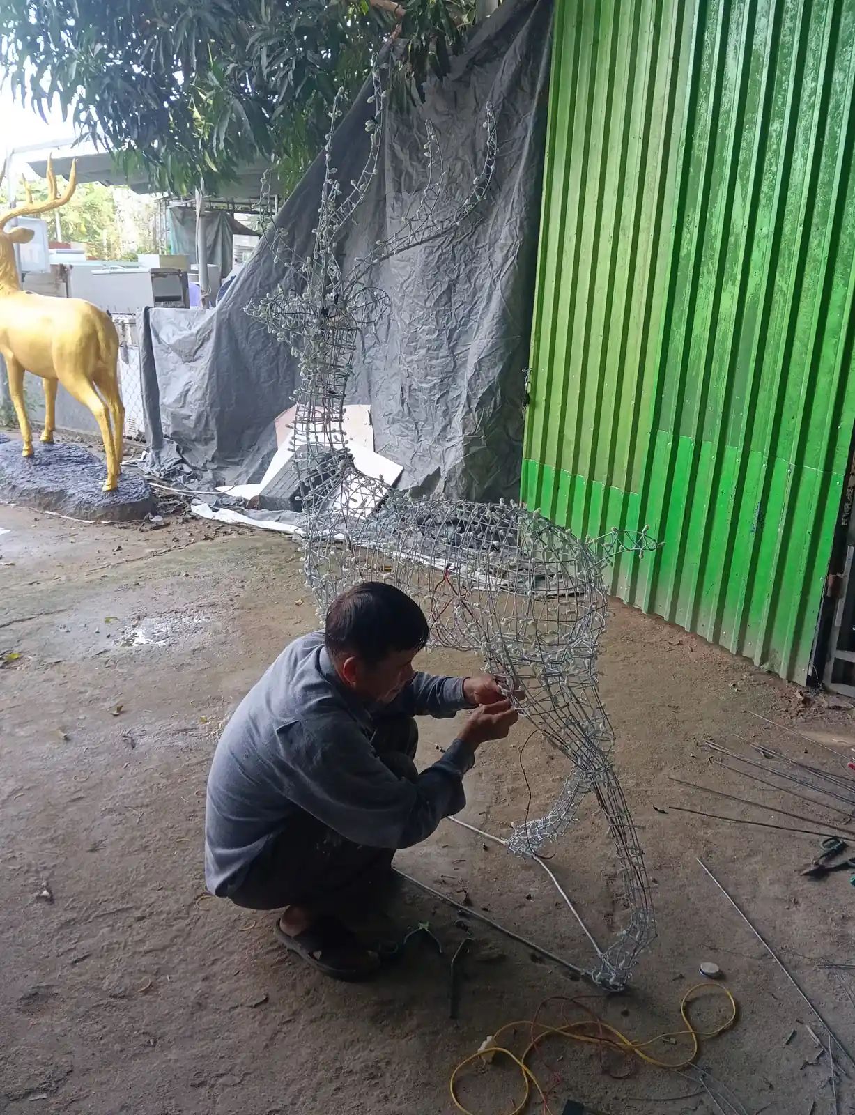 Xưởng làm khung đèn led hươu nai trang trí tại Đà Nẵng của xưởng điêu khắc Bình An